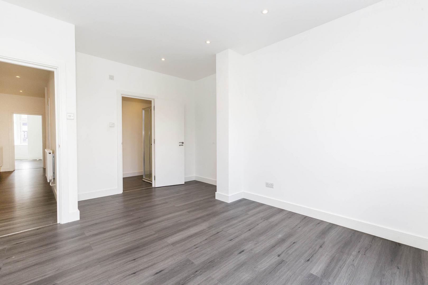 Modern Garden Apartment Gresham Gardens, Golders Green